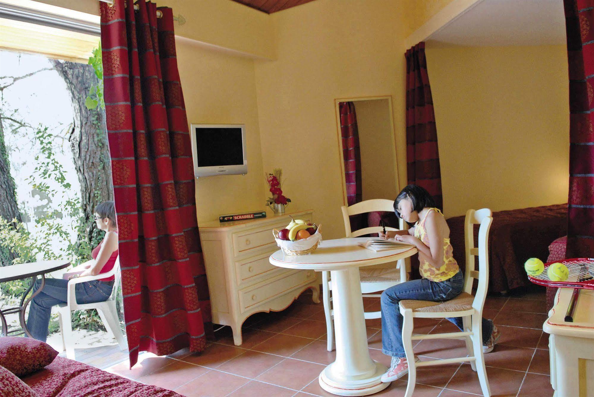 Belambra Clubs L'Isle Sur La Sorgue - Domaine De Mousquety Hotel Kültér fotó